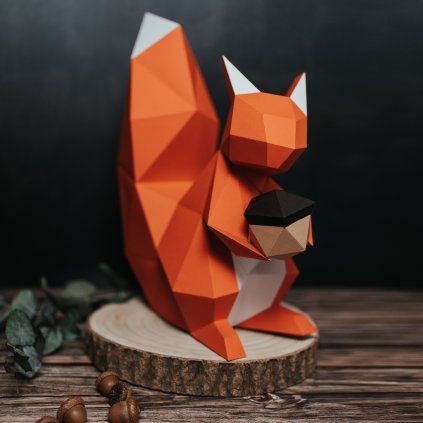Oranžová veverka – papírový 3D model PaperTime