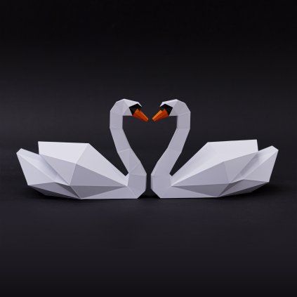 Zamilované labutě – papírový 3D model PaperTime