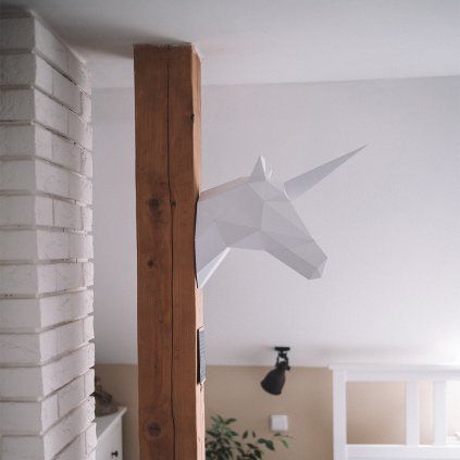 Bílý jednorožec – papírový 3D model PaperTime