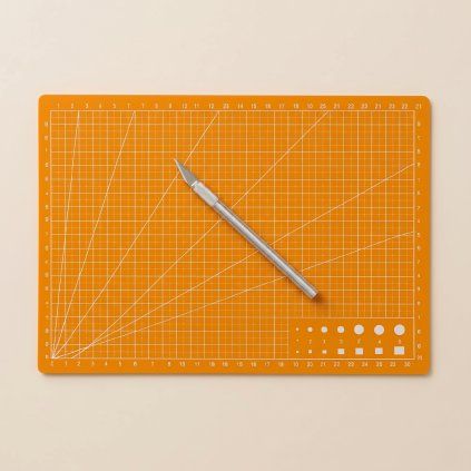 Řezací podložka A4 na papír a modely – papírový 3D model PaperTime